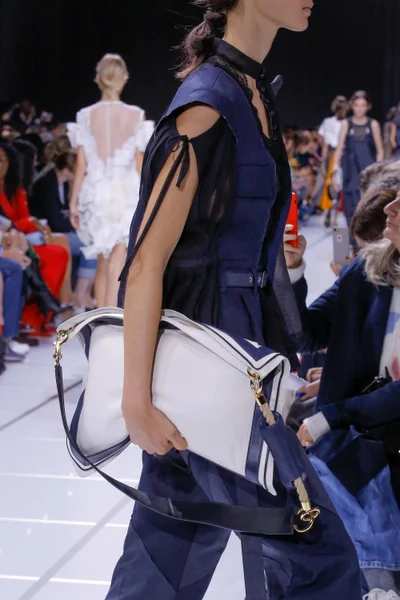 Look 54